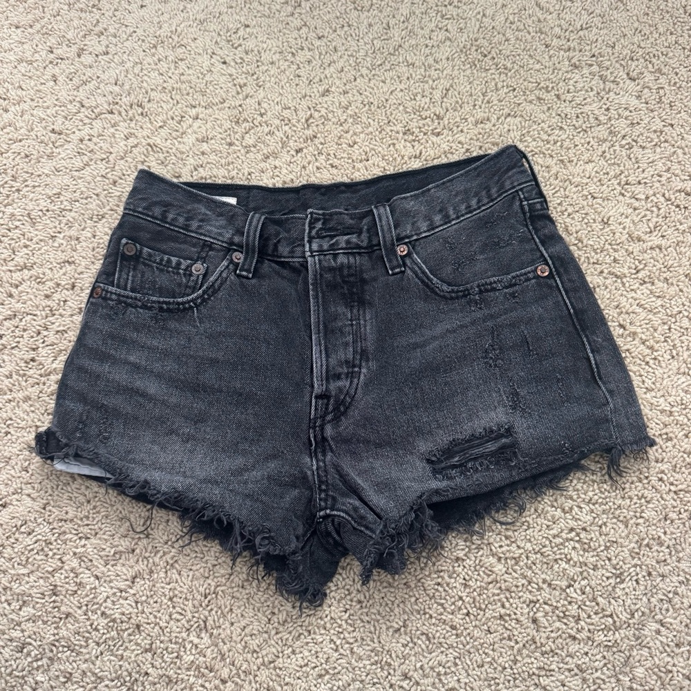 Levis 501 denim shorts size 24
